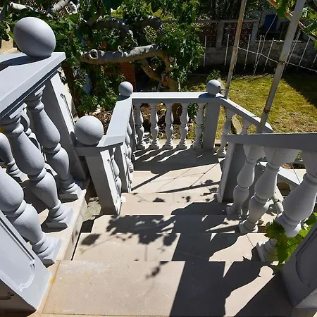 Lana Apartment