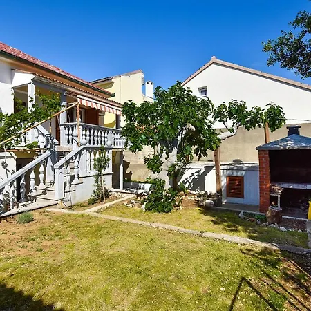 Apartment Lana *