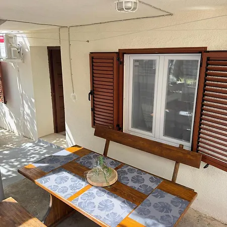 Lana Apartment